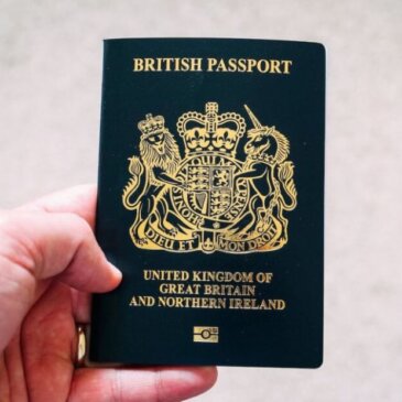 Les titulaires de passeports britanniques doivent remplir deux conditions pour se rendre dans l’UE