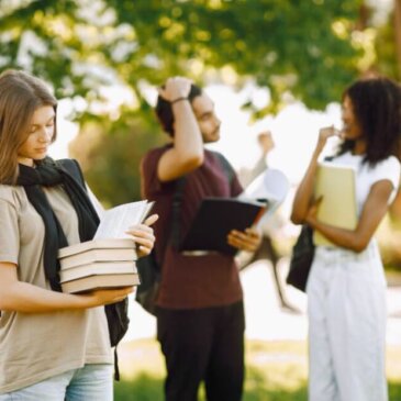 Les universités britanniques sont confrontées à des difficultés financières alors que le nombre de visas d’étudiants étrangers atteint son niveau le plus bas depuis 20 ans